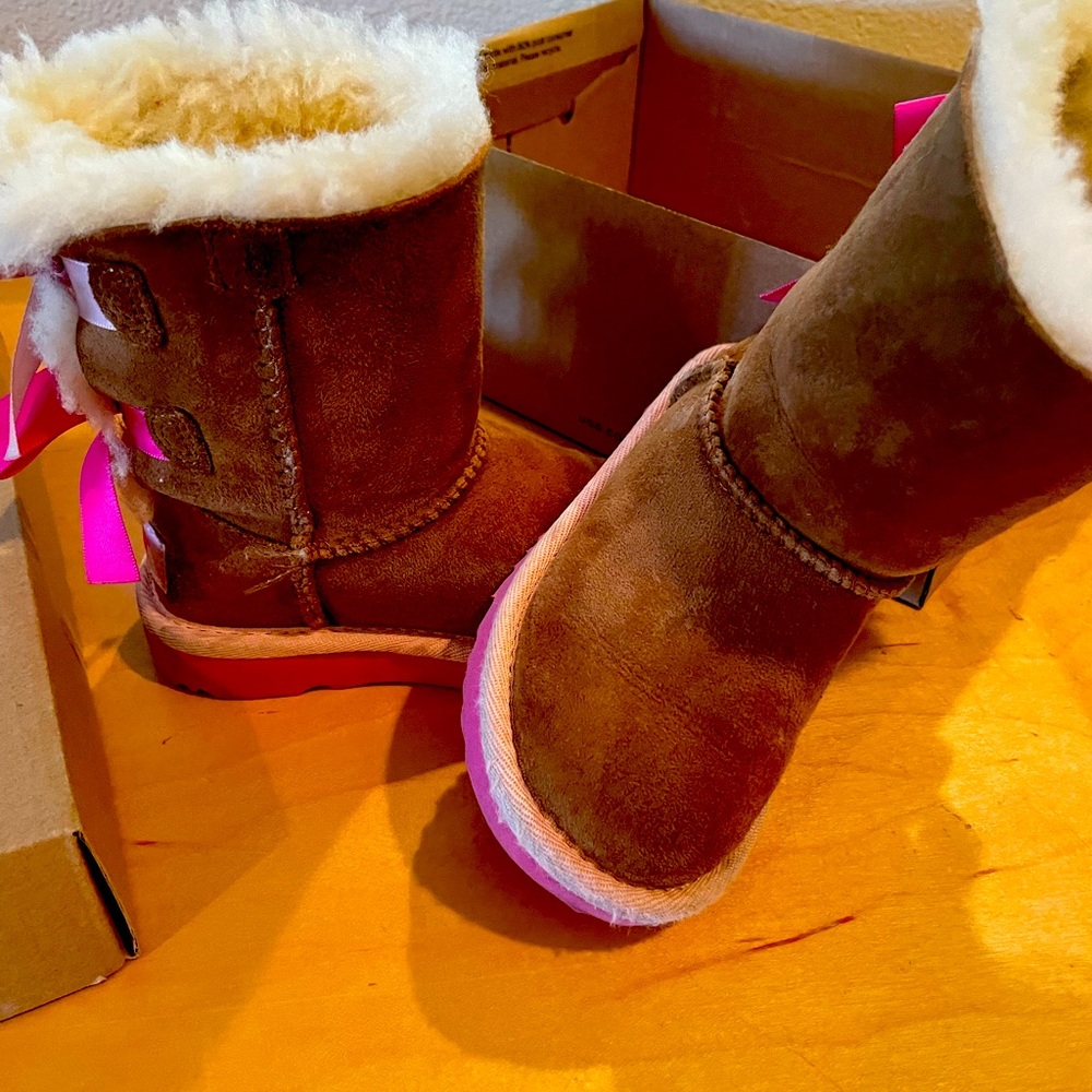 Girls size 7 Bailey Bow UGG Boots